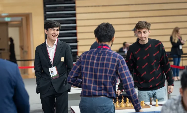 Blits bo‘yicha 2025 yilgi Jahon chempionati: Erigayisi 13 turdan so‘ng yetakchi, Dubov — 4-o‘rin, Grishuk — 9-o‘rin, Karlsen — 11-o‘rin