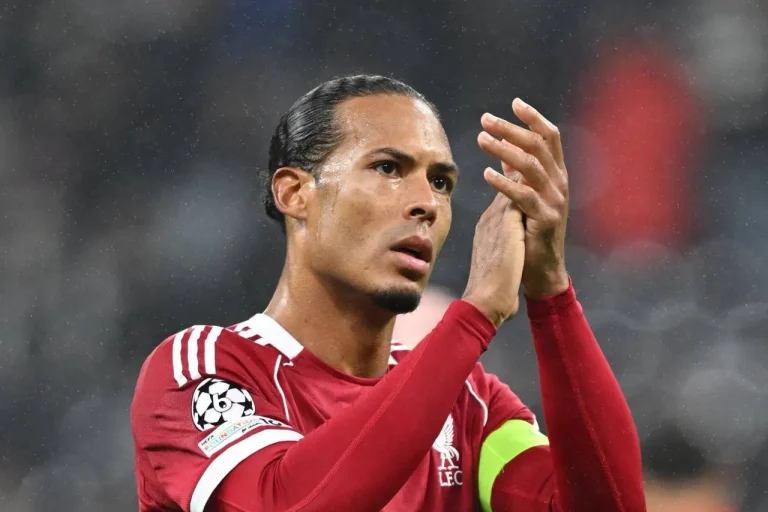 «Liverpul» sardori van Deyk Slotni Alonso bilan almashtirish haqidagi savol uchun jurnalistni tanqid qildi