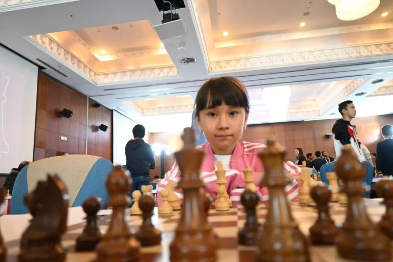 Sarvinoz Begmuratova — O‘zbekiston shaxmati tarixidagi eng yosh ayollar o‘rtasidagi FIDE sport ustasi